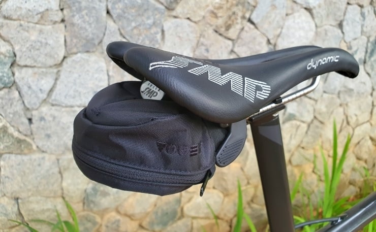 The top of the SNAP.B compact size sleeve partially hides the rear Selle SMP logo